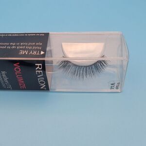 Revlon FeatherLite Volumize Lashes - 91069 V44  - 1 Pair - New in Box (NIB)